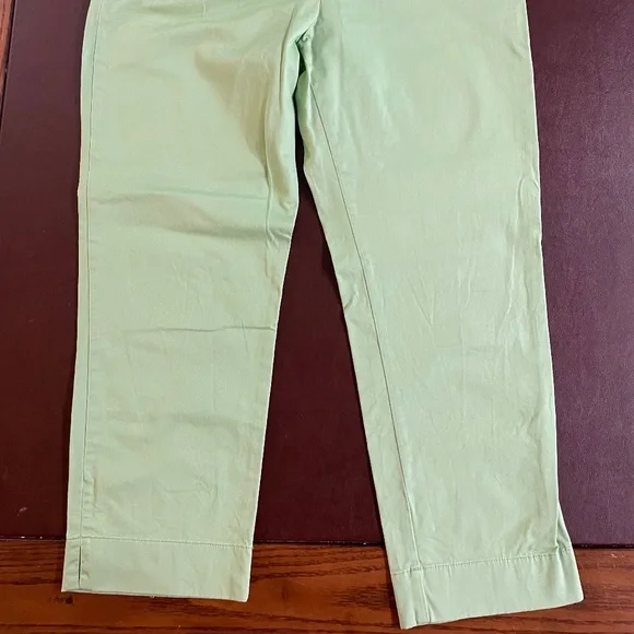 Vineyard Vines. Green Pants. Size 12. (Accepting Offers) - Picture 5 of 5